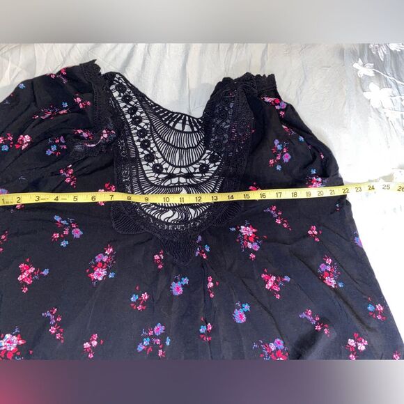 Time and True cover up. Black floral kimono One size - Picture 8 of 11